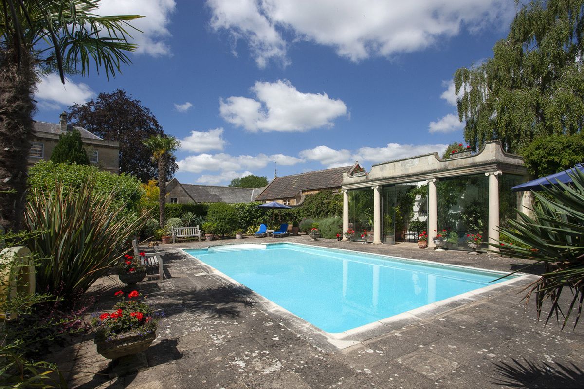 Box House Bath – Pool House