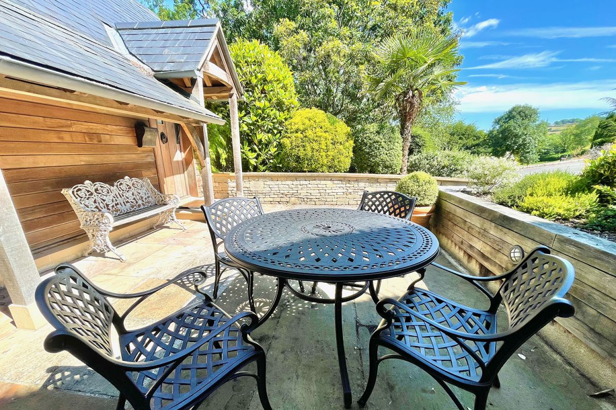 Gardeners Store outdoor seating